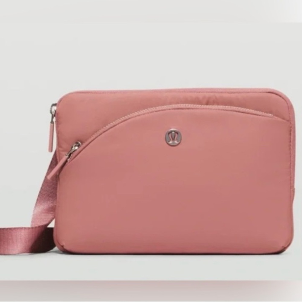 lululemon athletica Curved Lines Crossbody Bag